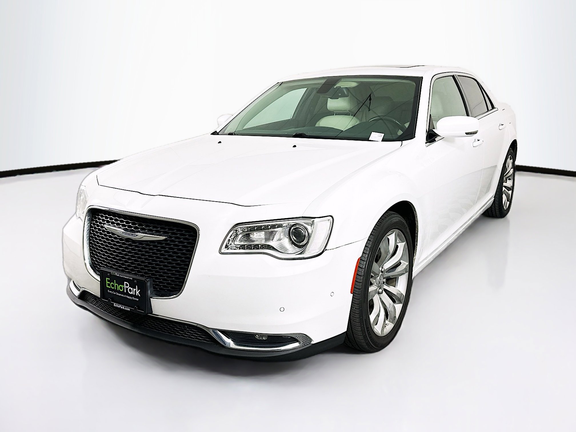 Used 2016 Chrysler 300 Limited RWD image 3