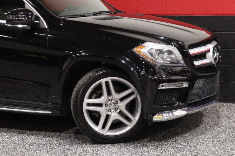 Used 2015 Mercedes-Benz GL 550 4MATIC image 3