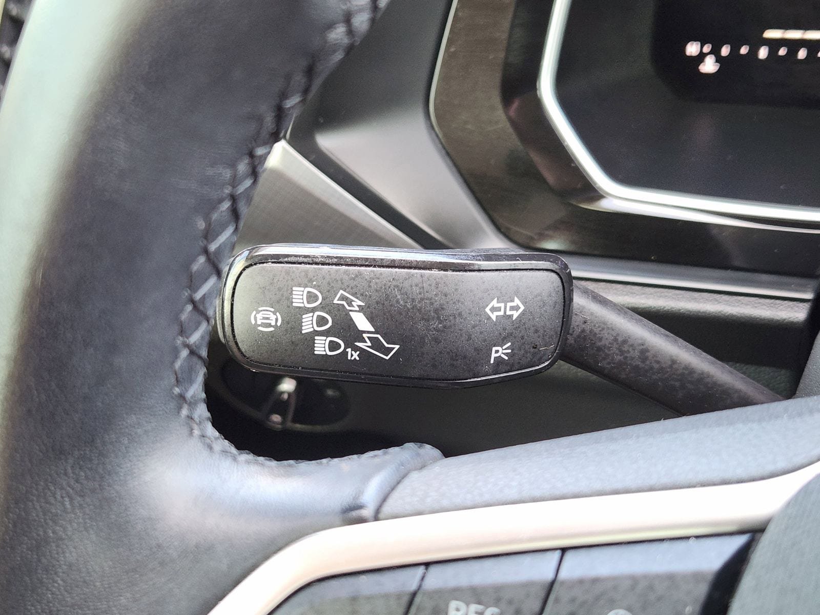 Used 2022 Volkswagen Jetta SE FWD image 39