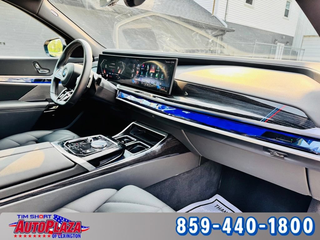 Used 2025 BMW 740i xDrive w/ Premium Package AWD/4WD image 43