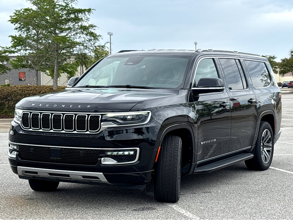 Used 2023 Jeep Wagoneer L Series II AWD/4WD image 3