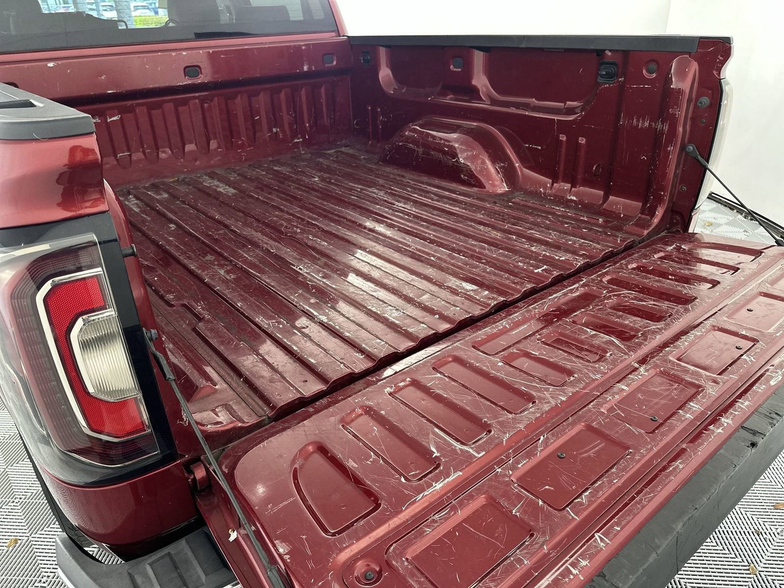 Used 2018 GMC Sierra 1500 SLT w/ SLT Premium Package image 25