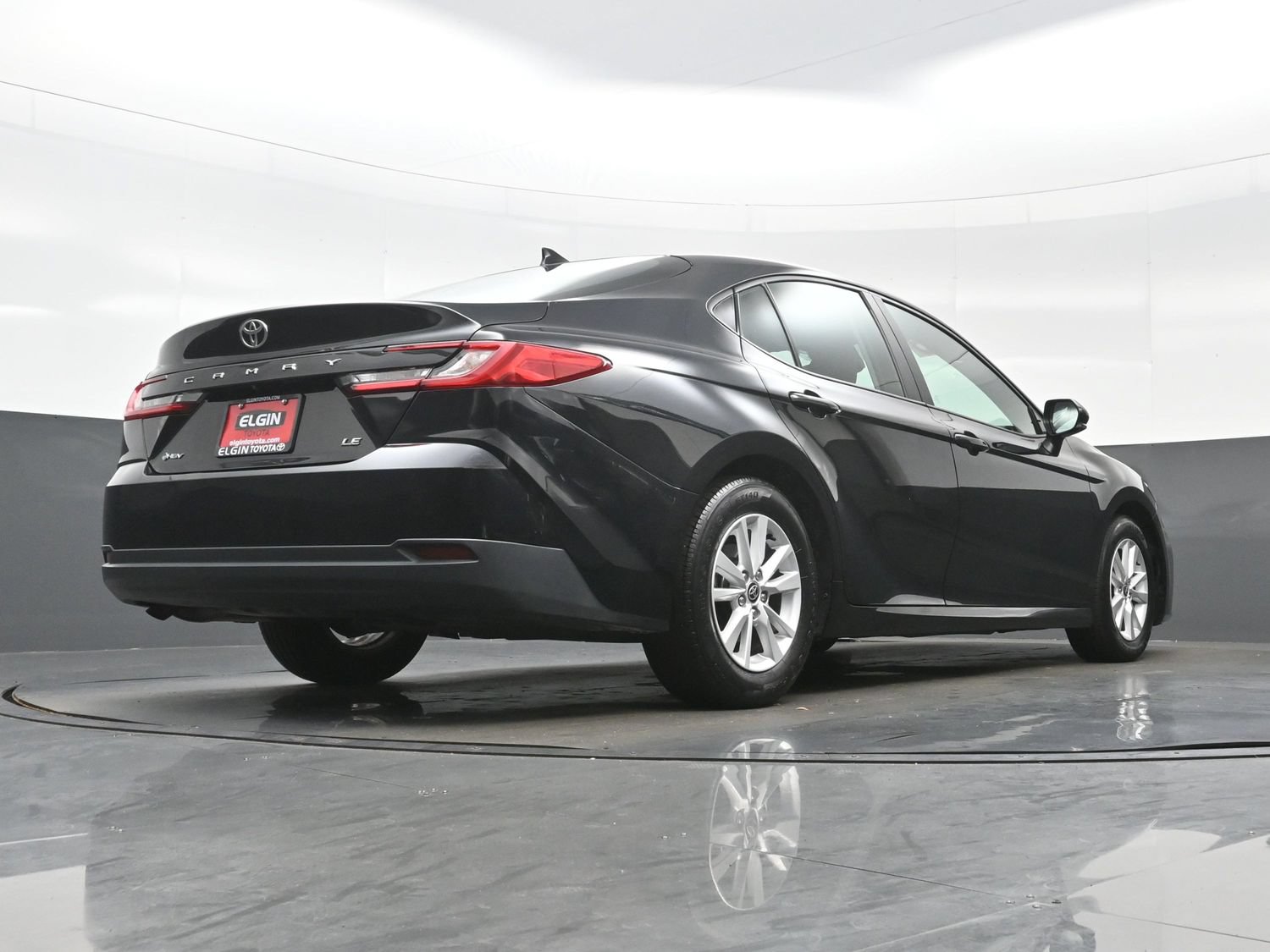 Used 2025 Toyota Camry LE FWD image 31