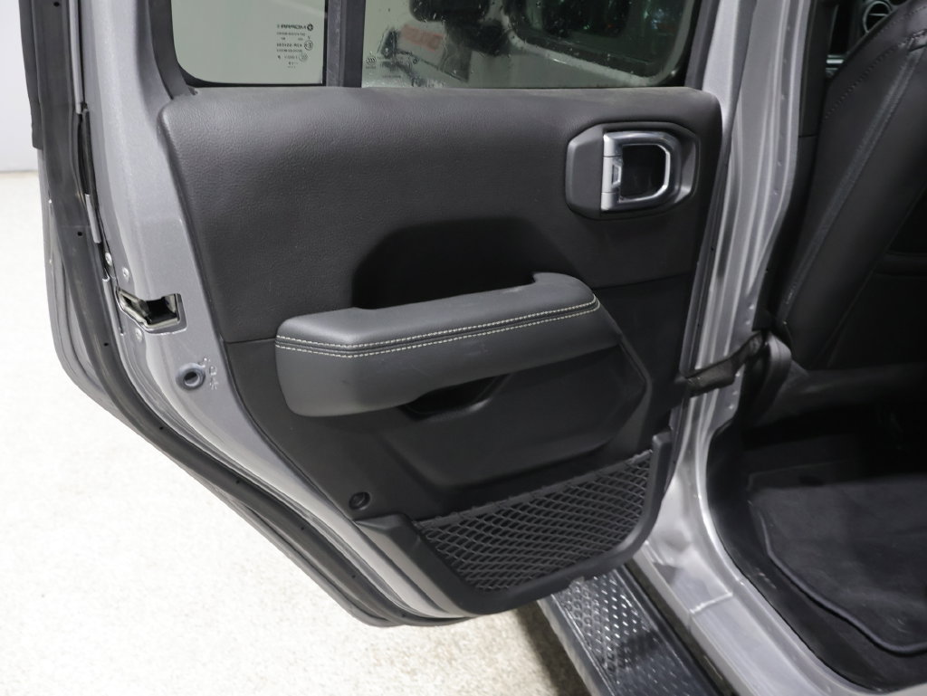 Certified 2020 Jeep Gladiator Overland AWD/4WD image 17