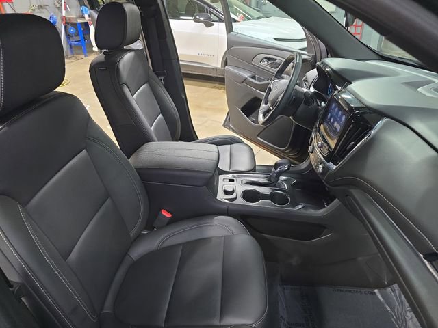 Used 2023 Chevrolet Traverse LT w/ Midnight/Sport Edition image 13