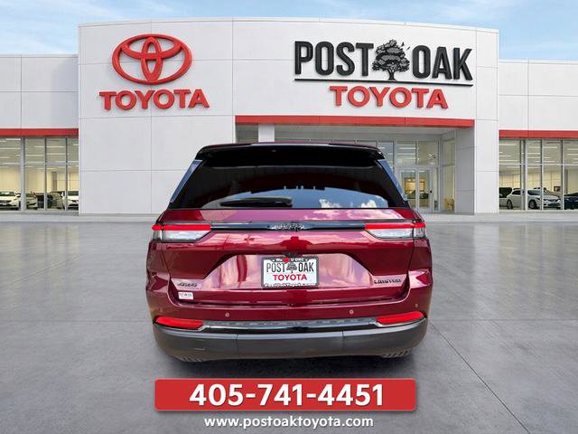 Used 2025 Jeep Grand Cherokee Limited w/ Black Appearance Package AWD/4WD image 8