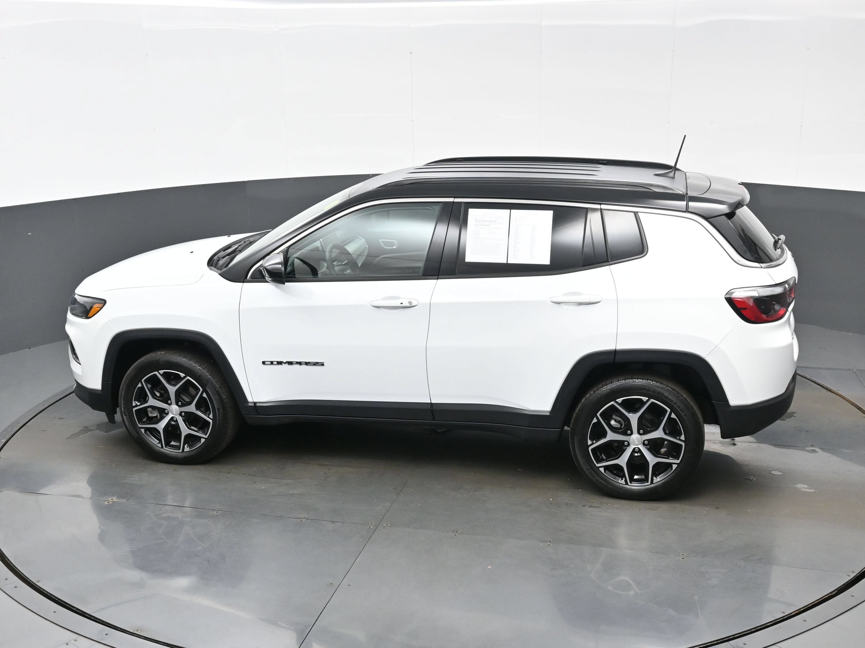 Used 2024 Jeep Compass Limited AWD/4WD image 36
