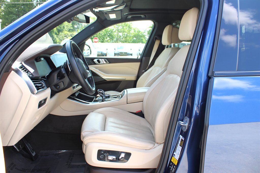 Used 2019 BMW X5 xDrive50i w/ M Sport Package AWD/4WD image 14