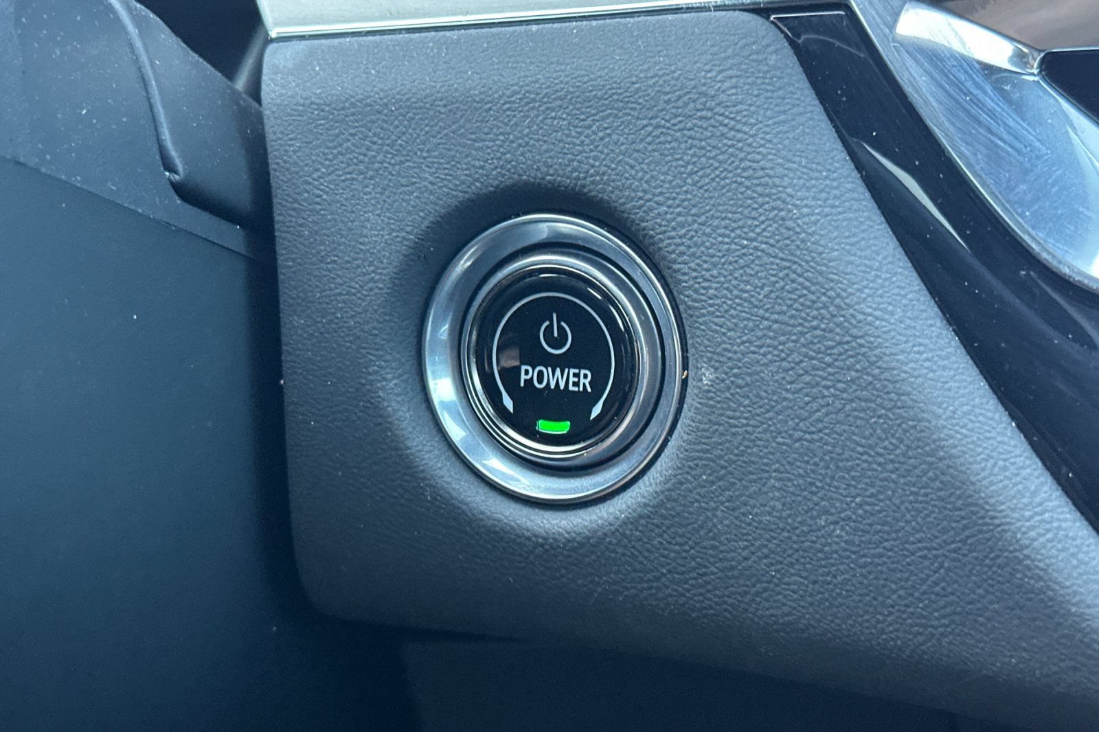 Used 2025 Cadillac Lyriq Luxury AWD/4WD image 33