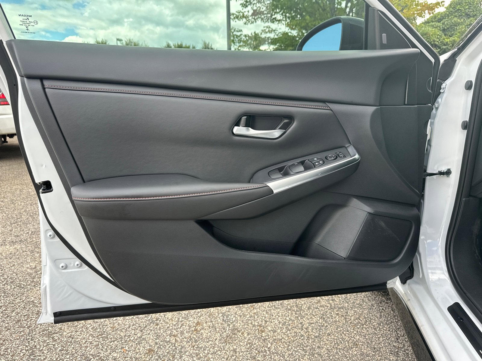 New 2025 Nissan Sentra SR w/ Midnight Edition image 10