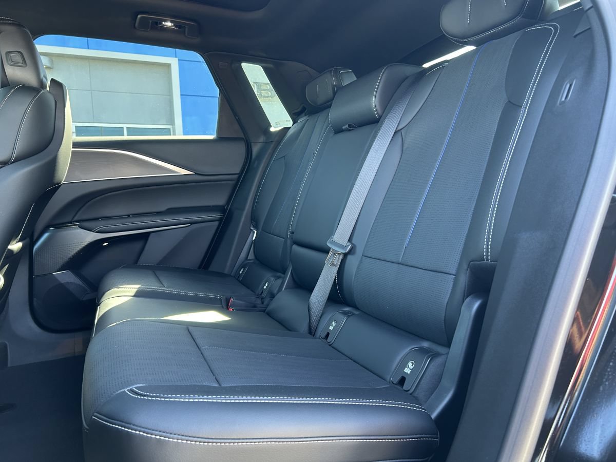 Used 2024 Cadillac Lyriq Sport AWD/4WD image 13