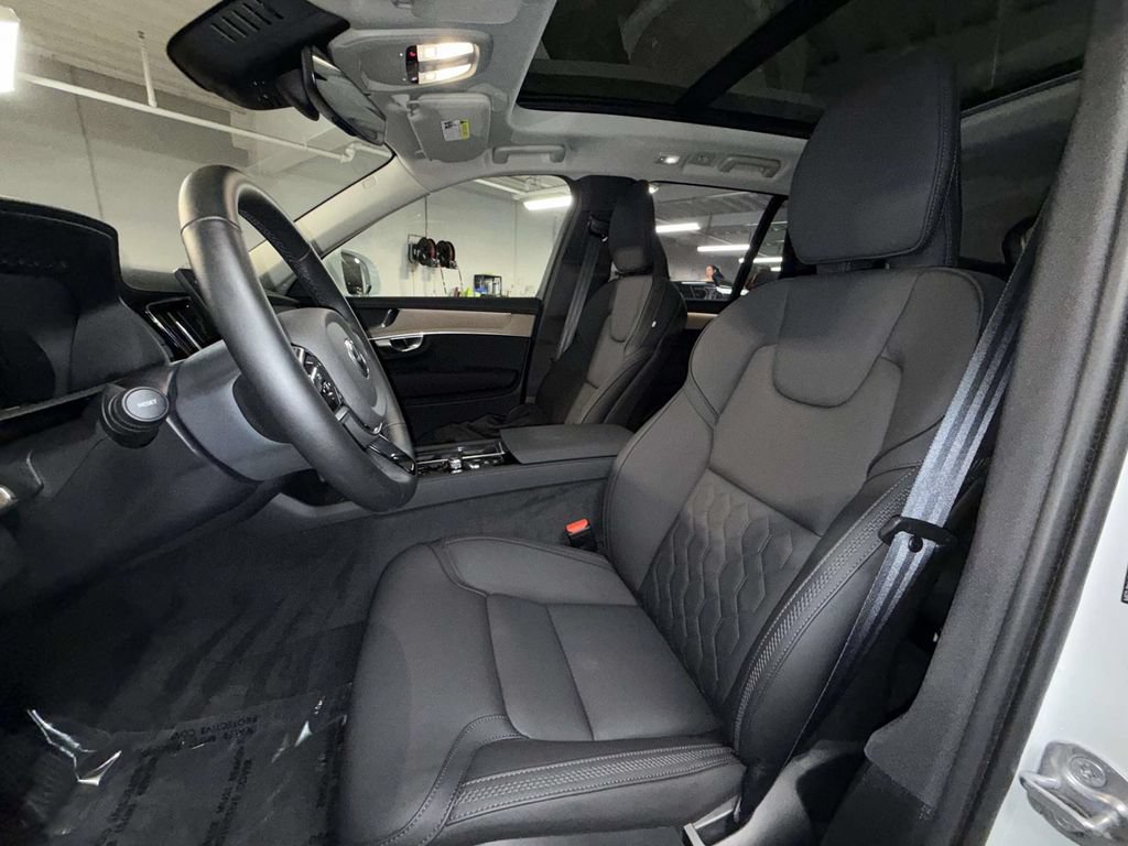 Certified 2025 Volvo XC90 T8 Plus w/ Protection Package Premier AWD/4WD image 2