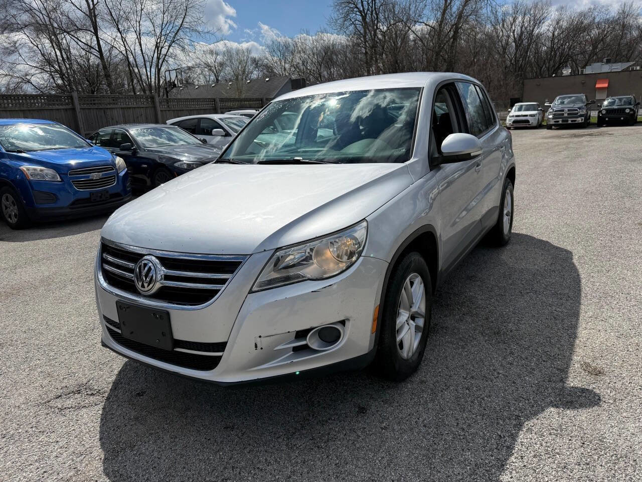 Used 2011 Volkswagen Tiguan SE image 3