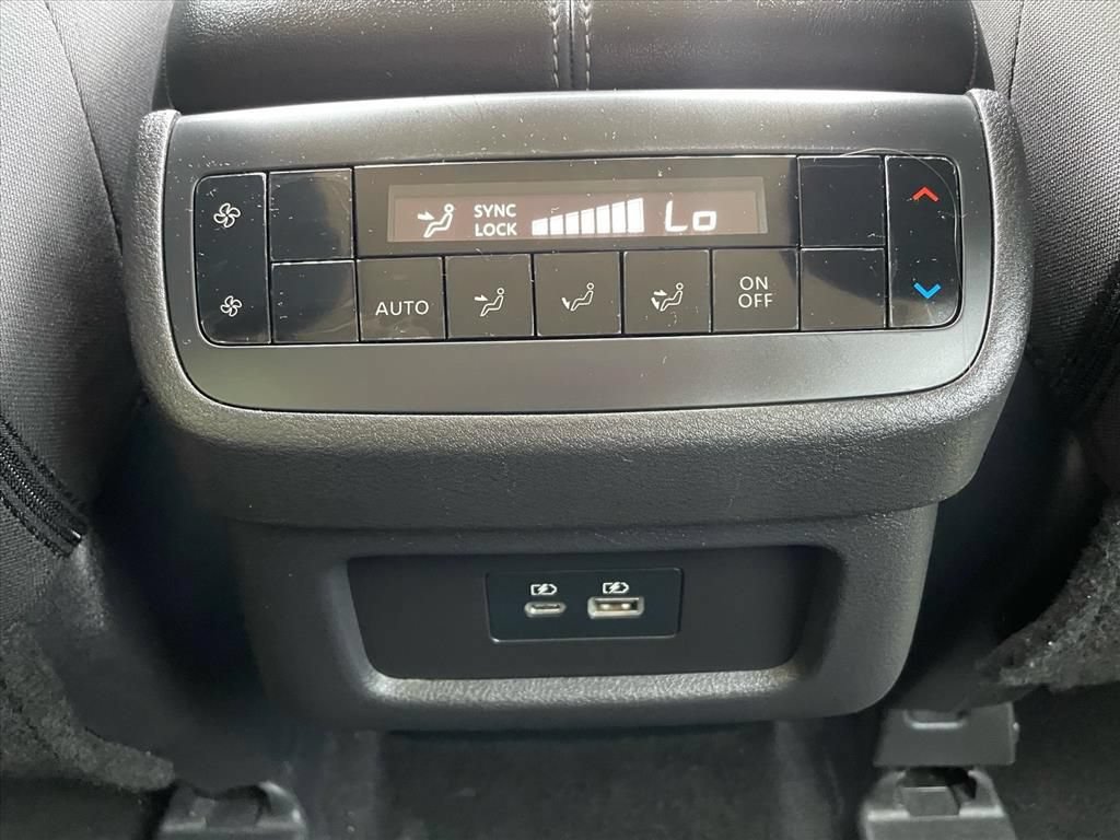 Used 2025 Nissan Pathfinder SV FWD image 9