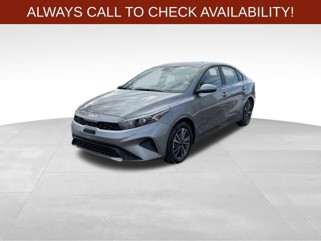 Used 2024 Kia Forte LXS image 3