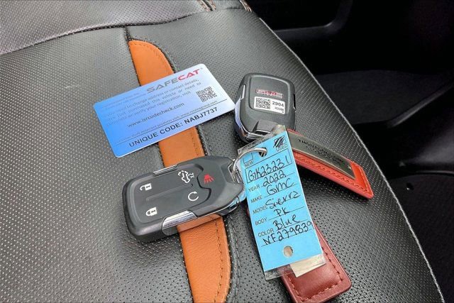 Used 2022 GMC Sierra 2500 AT4 w/ AT4 Preferred Package image 11