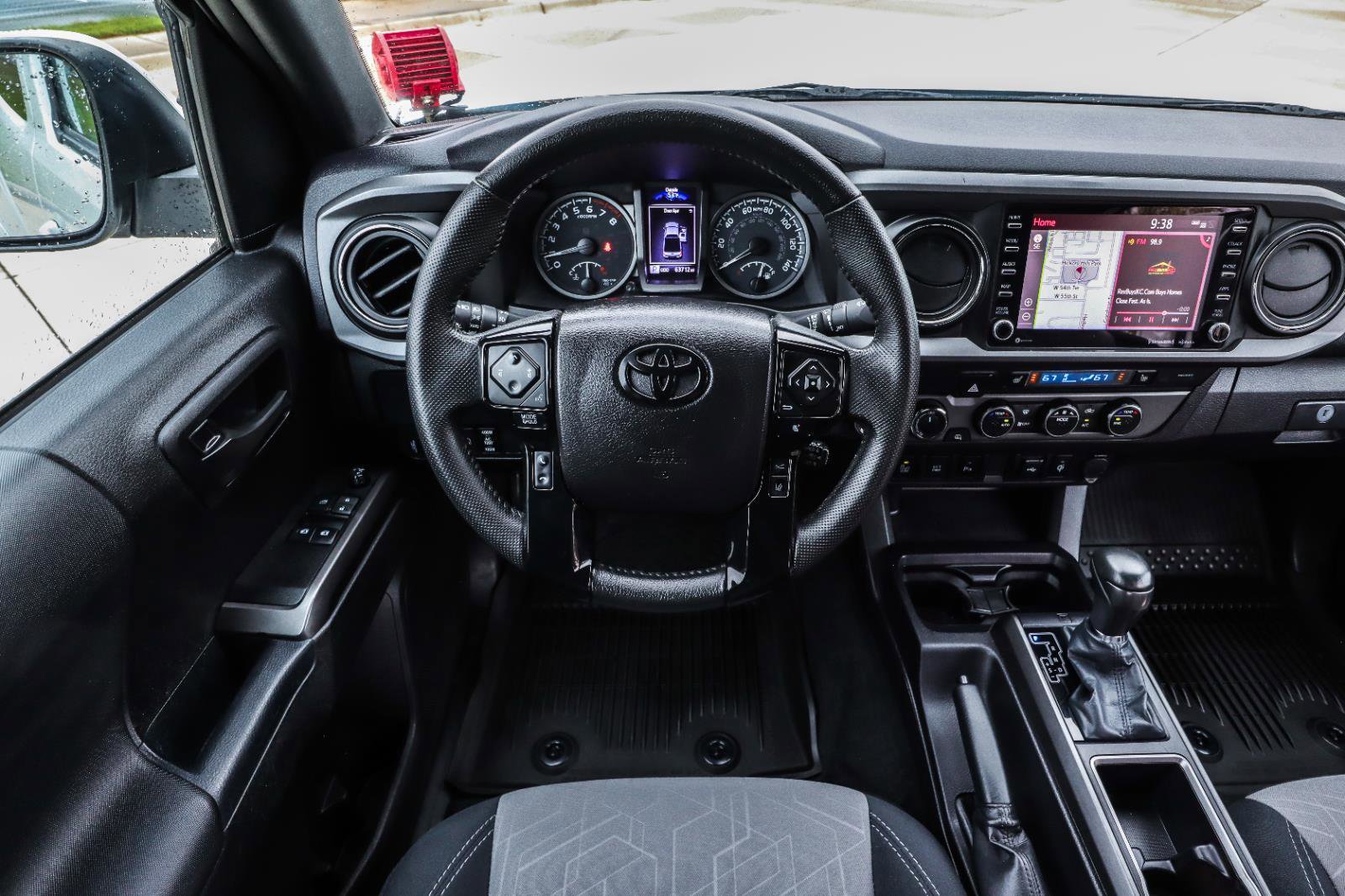 Used 2021 Toyota Tacoma TRD Sport w/ TRD Premium Sport Package AWD/4WD image 32