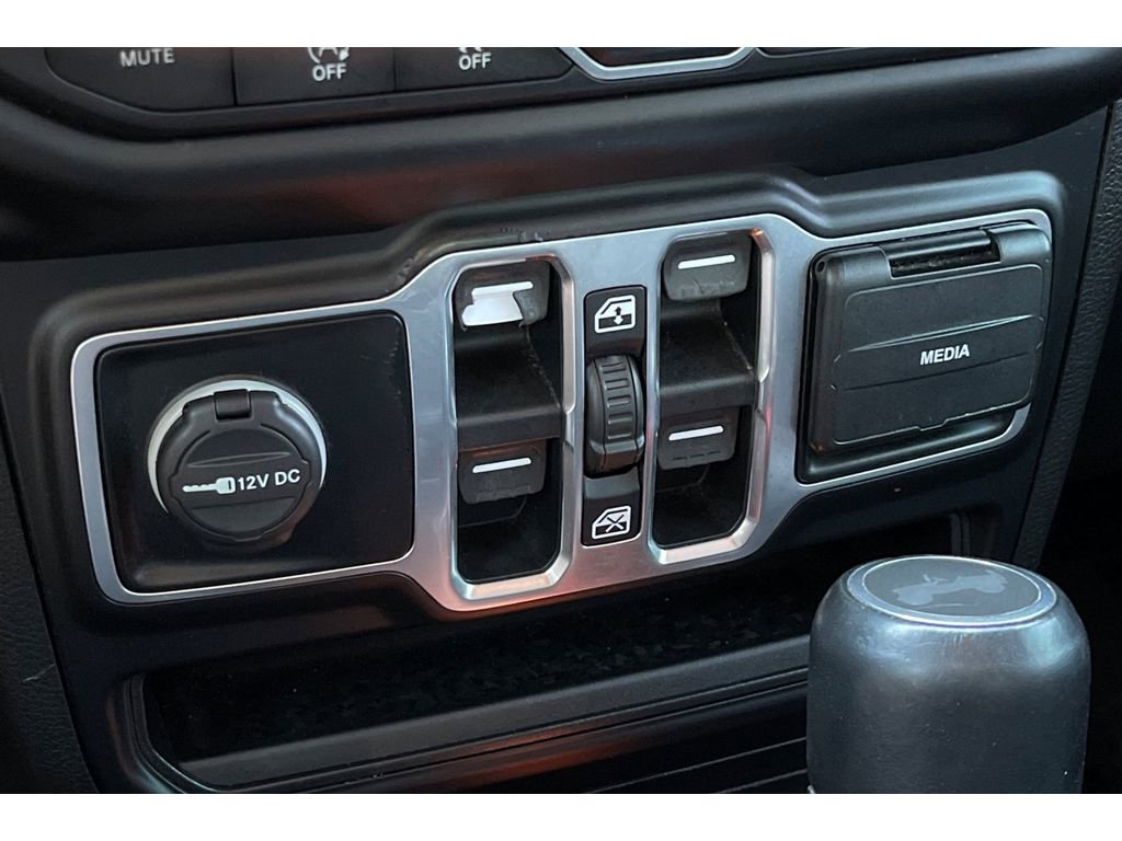 Used 2020 Jeep Wrangler Unlimited Sahara image 30