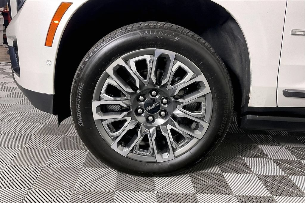 Used 2025 GMC Yukon Denali Ultimate AWD/4WD image 10