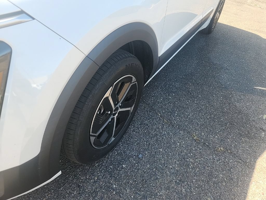 Certified 2023 Kia Niro EX FWD image 8