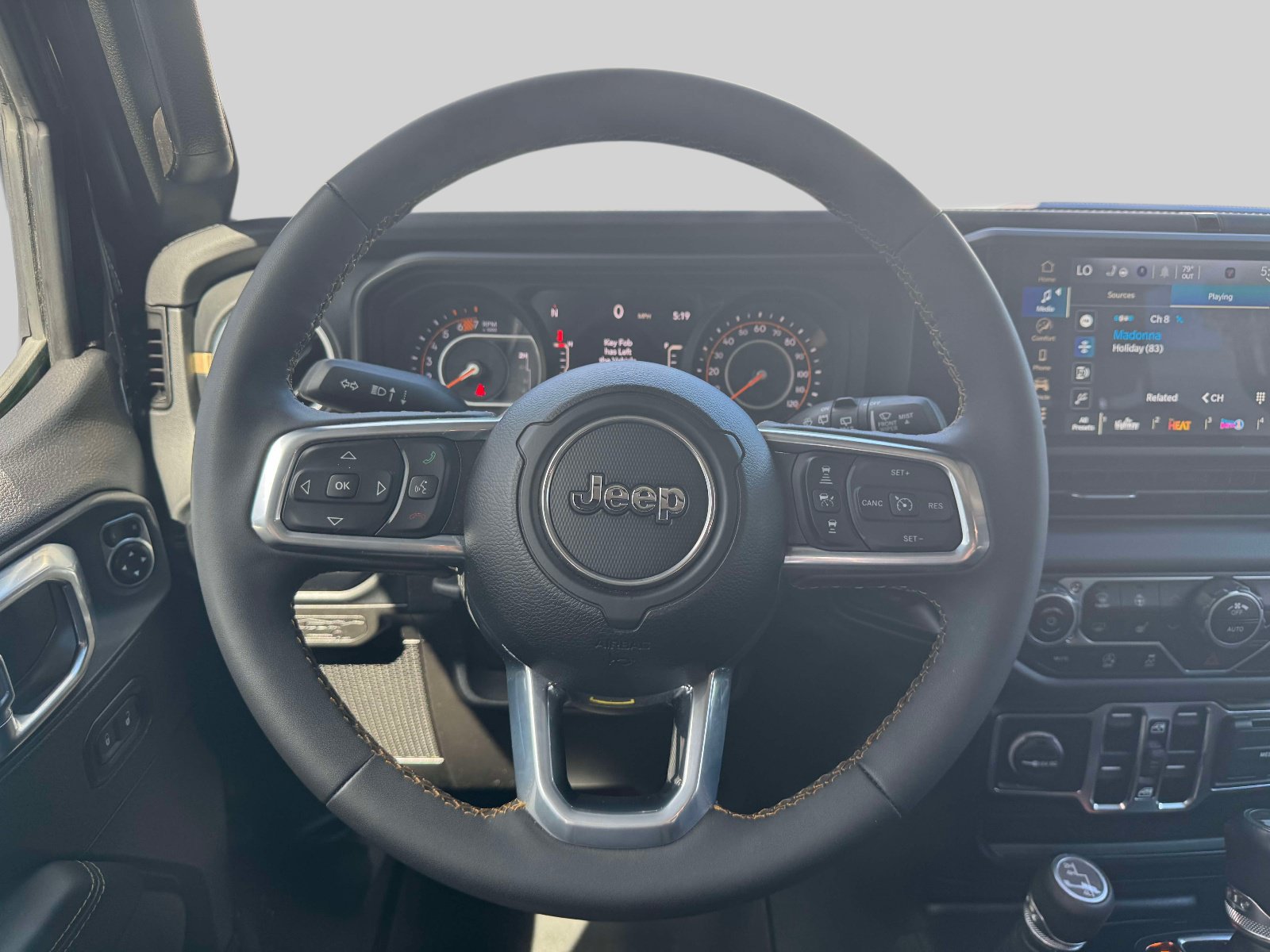 Used 2024 Jeep Wrangler Unlimited Sahara AWD/4WD image 12