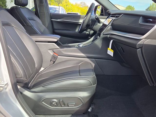 New 2025 Jeep Grand Cherokee Limited w/ Luxury Tech Group II image 7