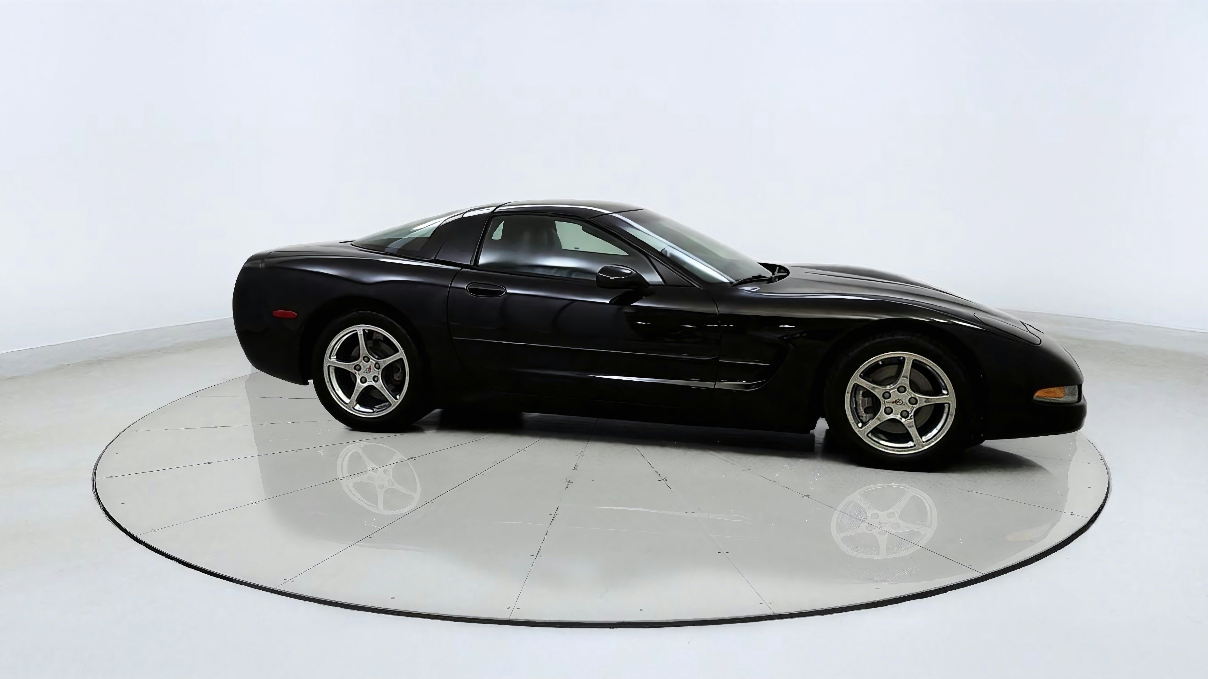 Used 2002 Chevrolet Corvette Coupe w/ Preferred Equipment Group2 RWD image 8