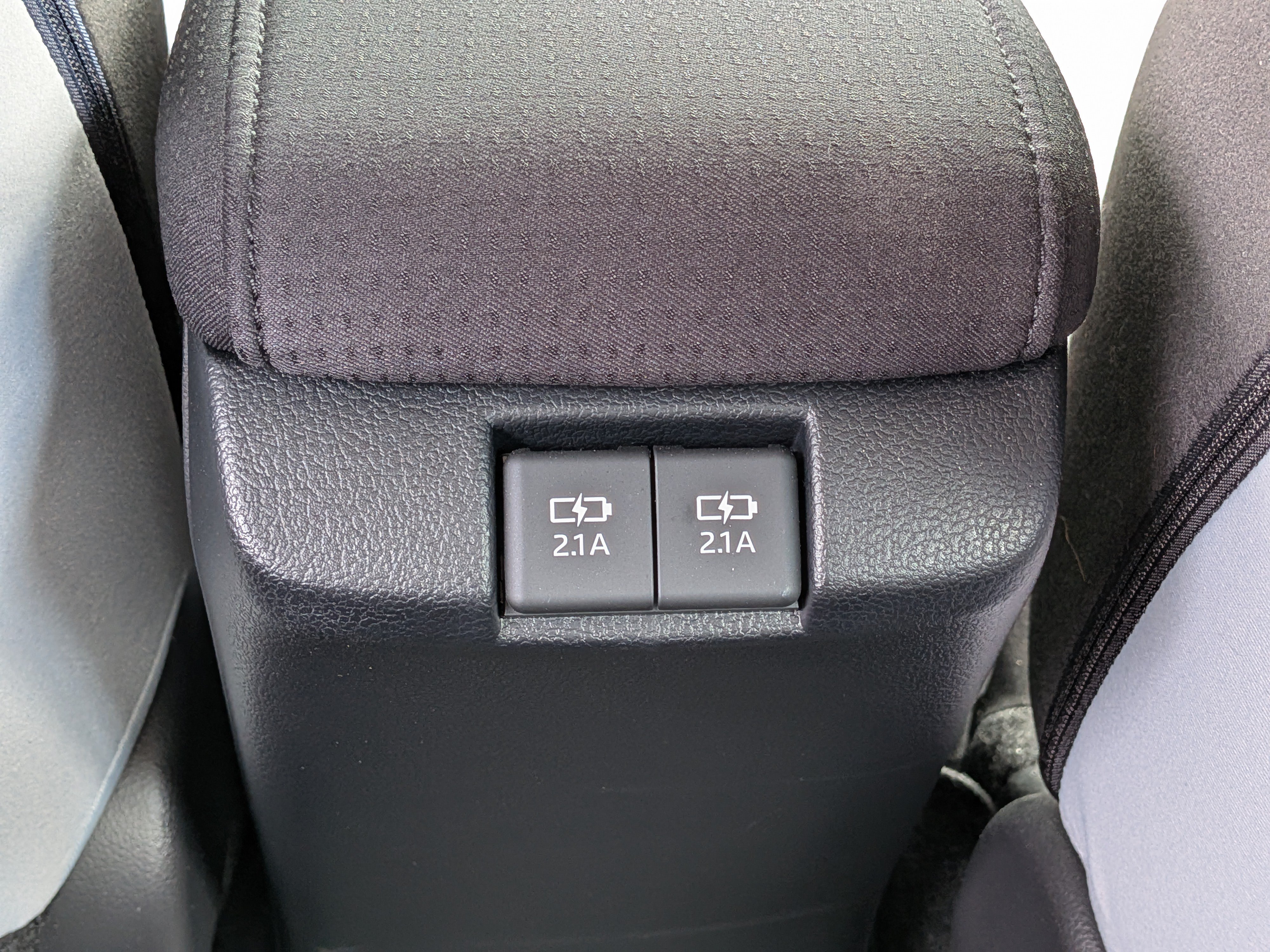 Used 2021 Toyota Prius L Eco FWD image 16
