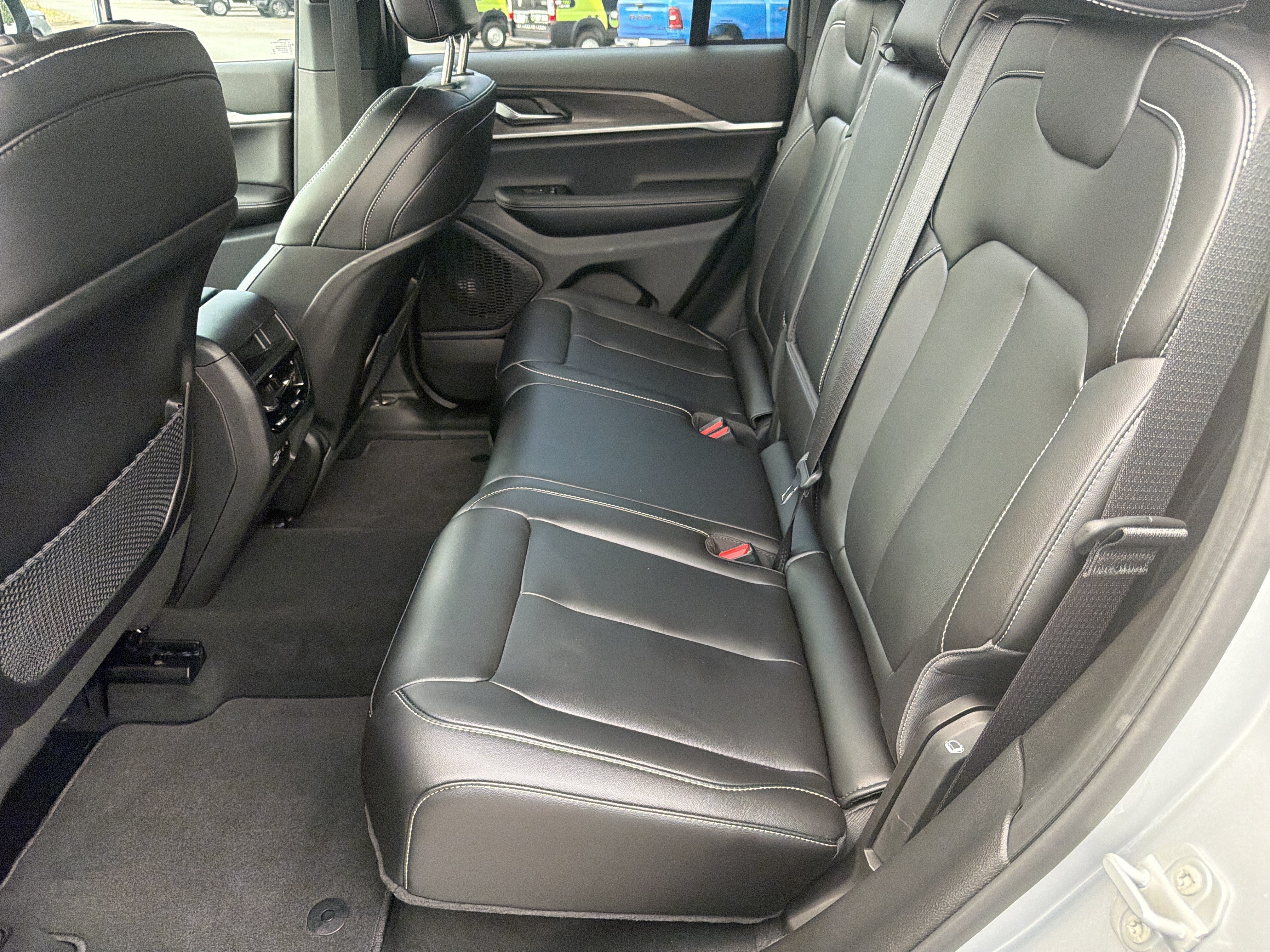 New 2025 Jeep Grand Cherokee Limited w/ Black Appearance Package RWD image 26