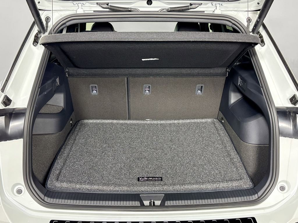 New 2026 Volkswagen Tiguan SEL R-Line image 22