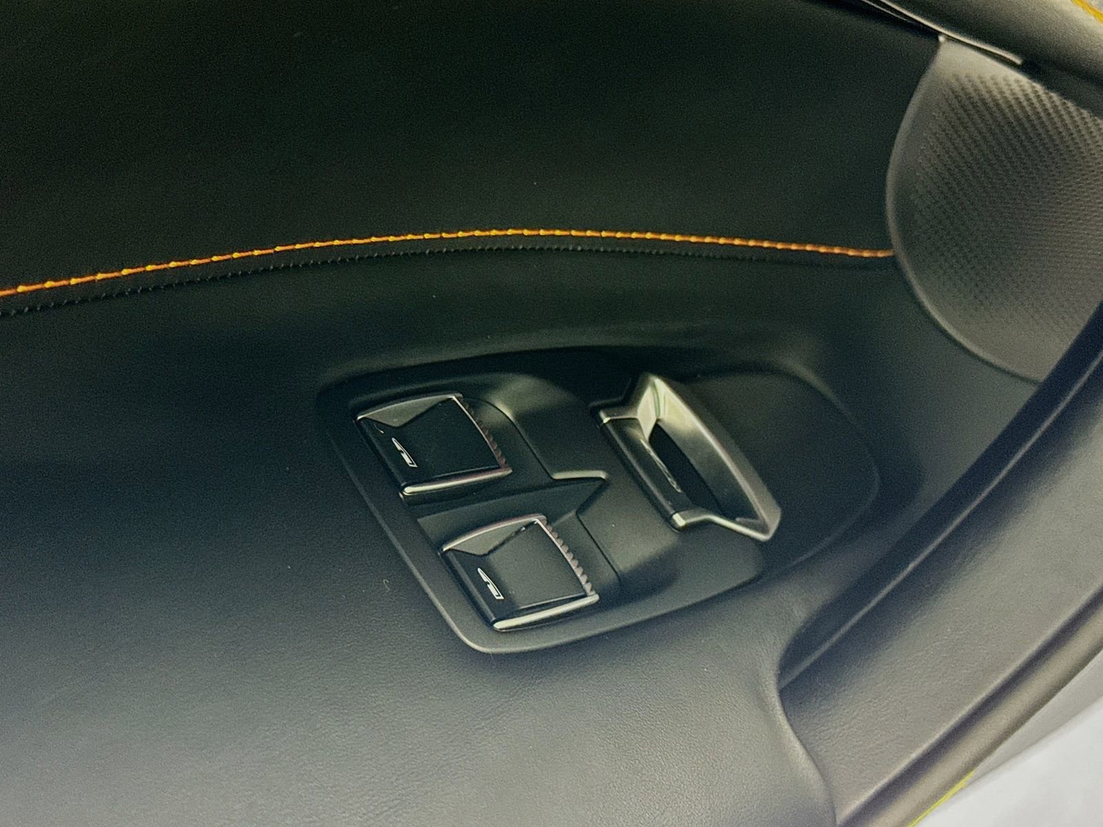 Used 2024 McLaren 750S image 16