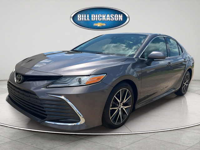 Used 2023 Toyota Camry XLE FWD image 3