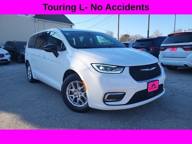 Used 2024 Chrysler Pacifica Touring-L