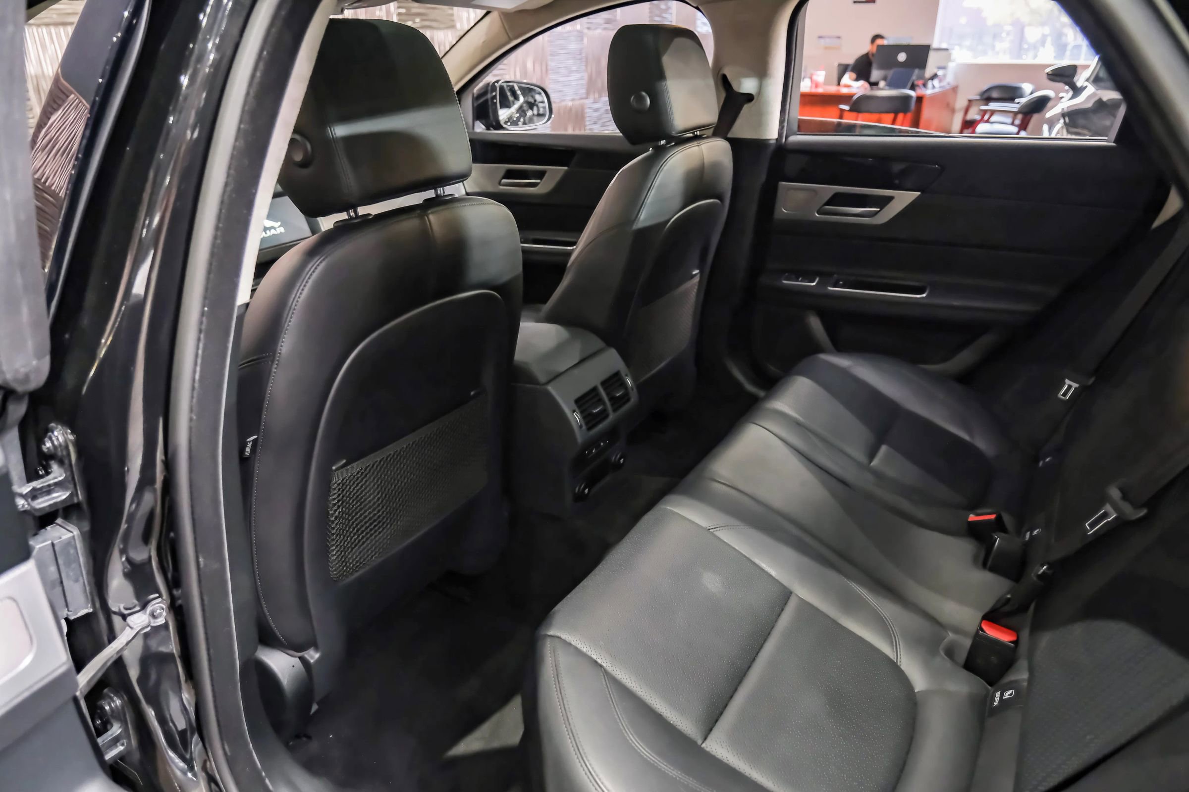 Used 2020 Jaguar XF Prestige RWD image 35