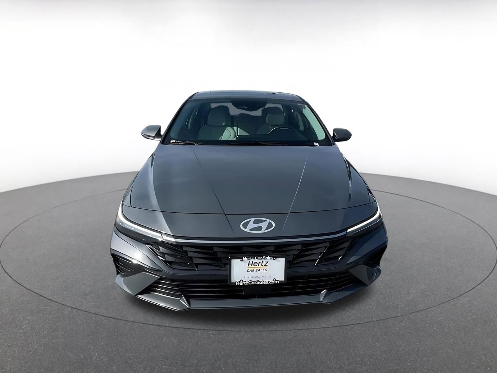 Used 2025 Hyundai Elantra Limited image 4