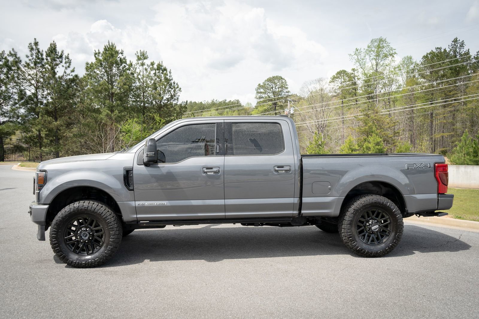 Used 2022 Ford F250 Lariat w/ Black Appearance Package image 5