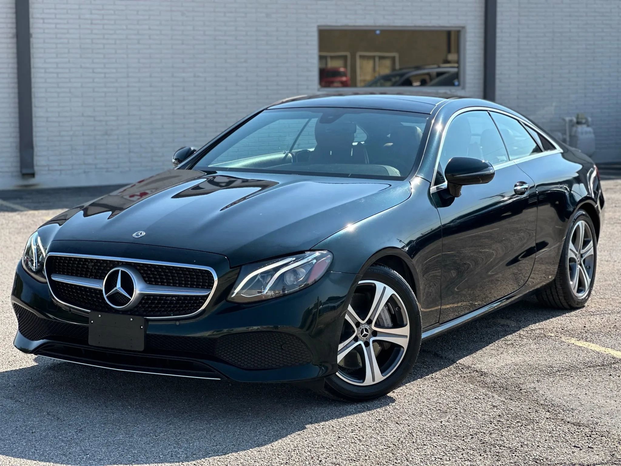 Used 2018 Mercedes-Benz E 400 Coupe image 2