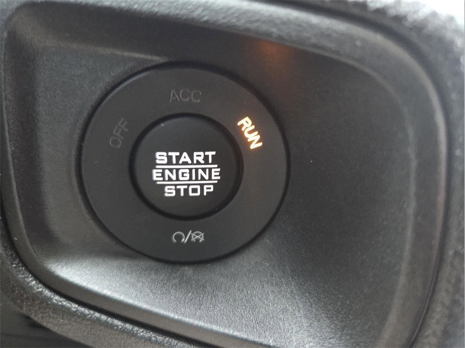 Used 2025 Jeep Wrangler Willys image 19