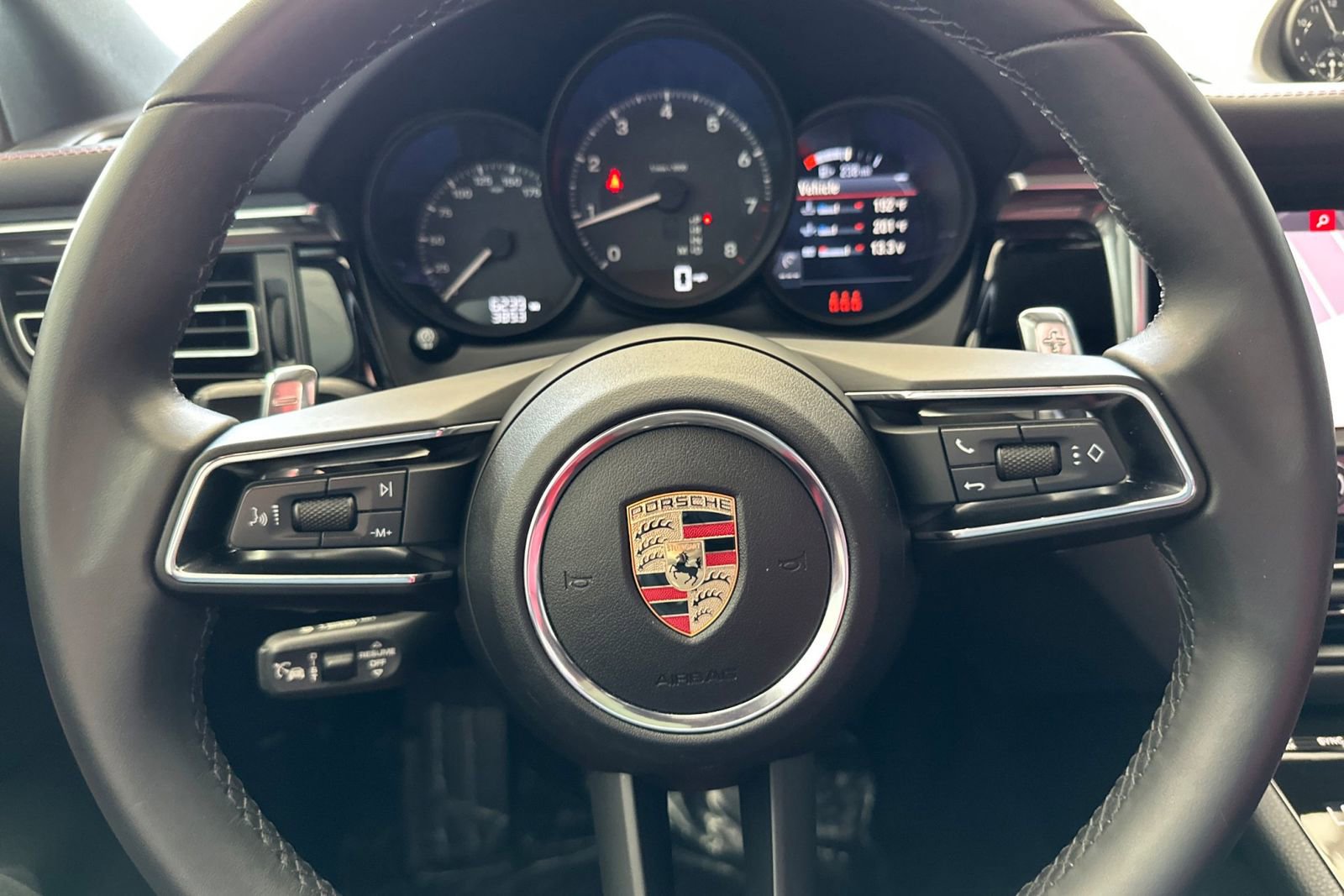 Used 2025 Porsche Macan image 29