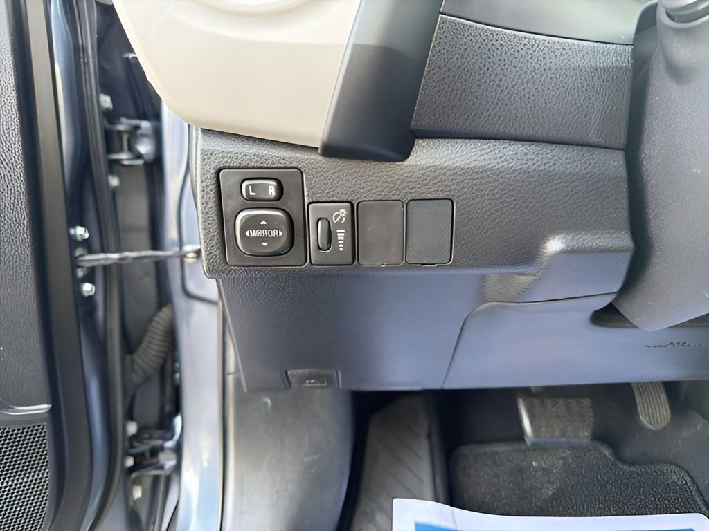 Used 2017 Toyota Corolla L image 23