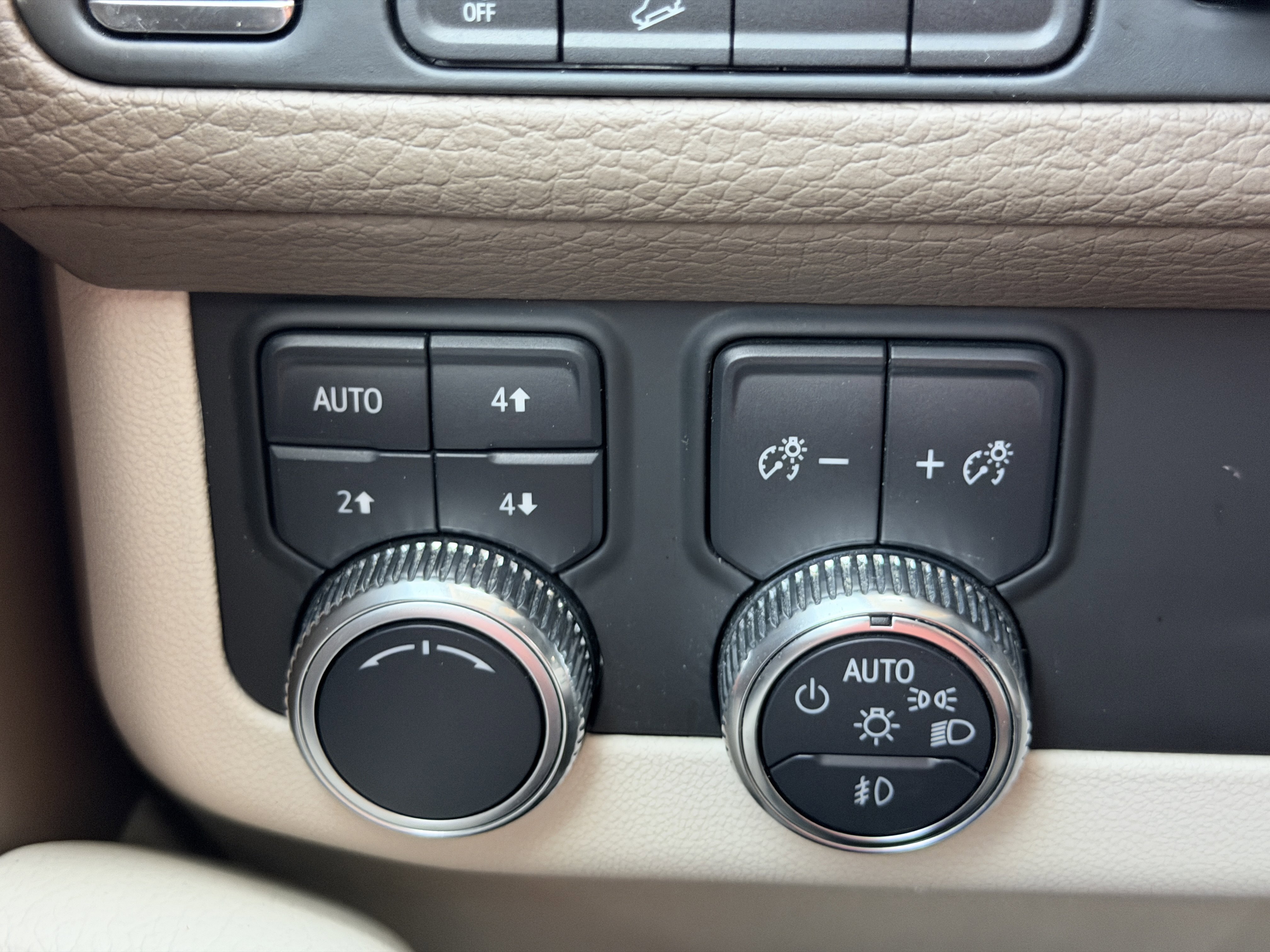 Used 2021 GMC Yukon Denali w/ Denali Premium Package image 30