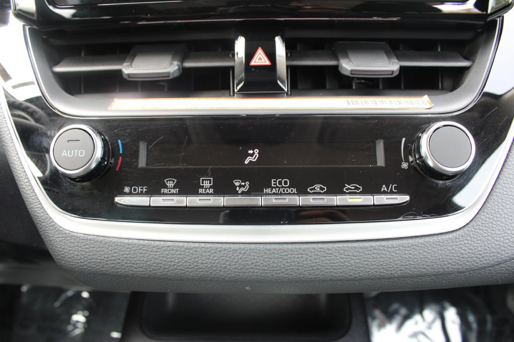 Used 2025 Toyota Corolla LE FWD image 23