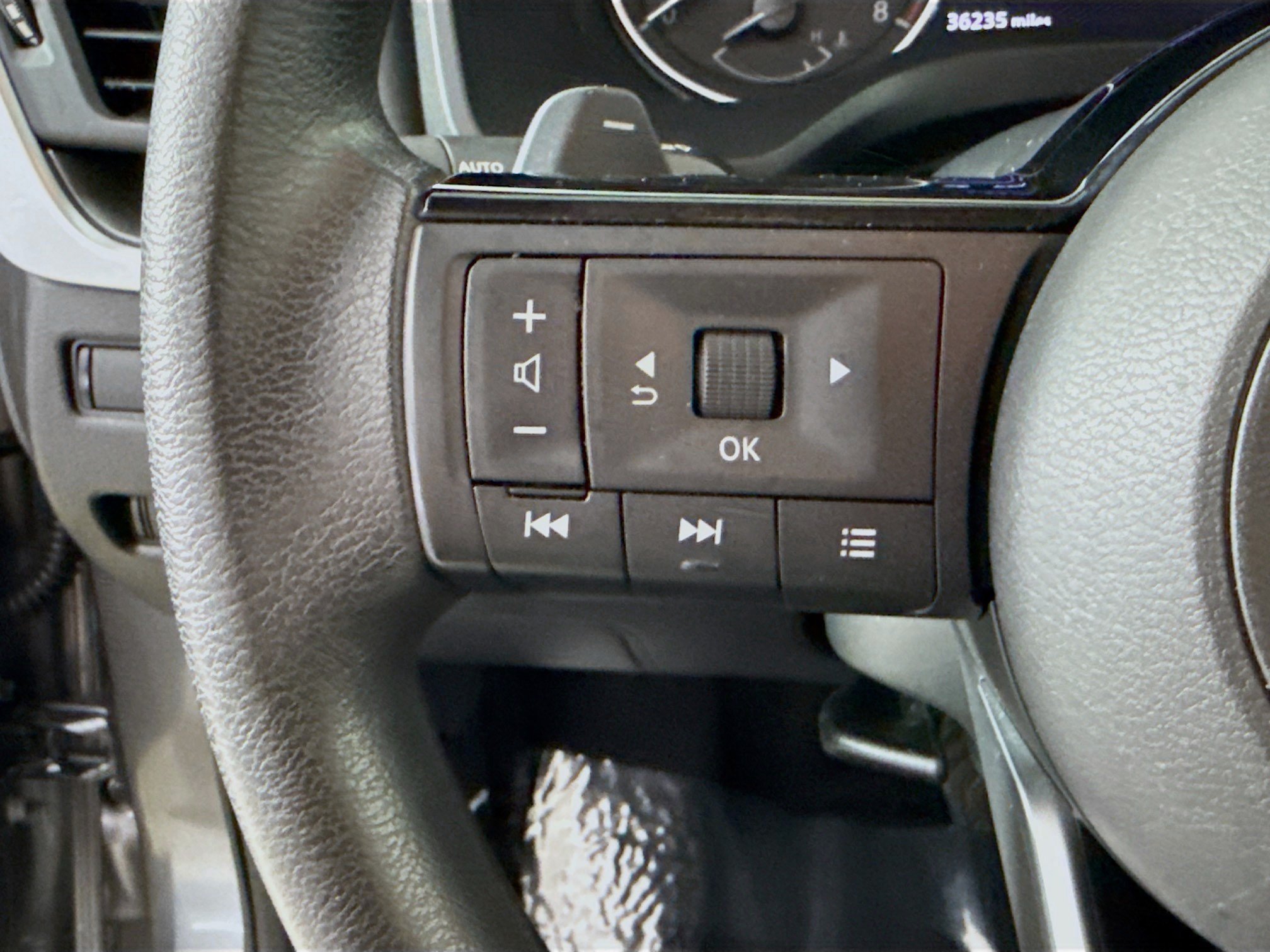 Used 2023 Nissan Rogue SV FWD image 14