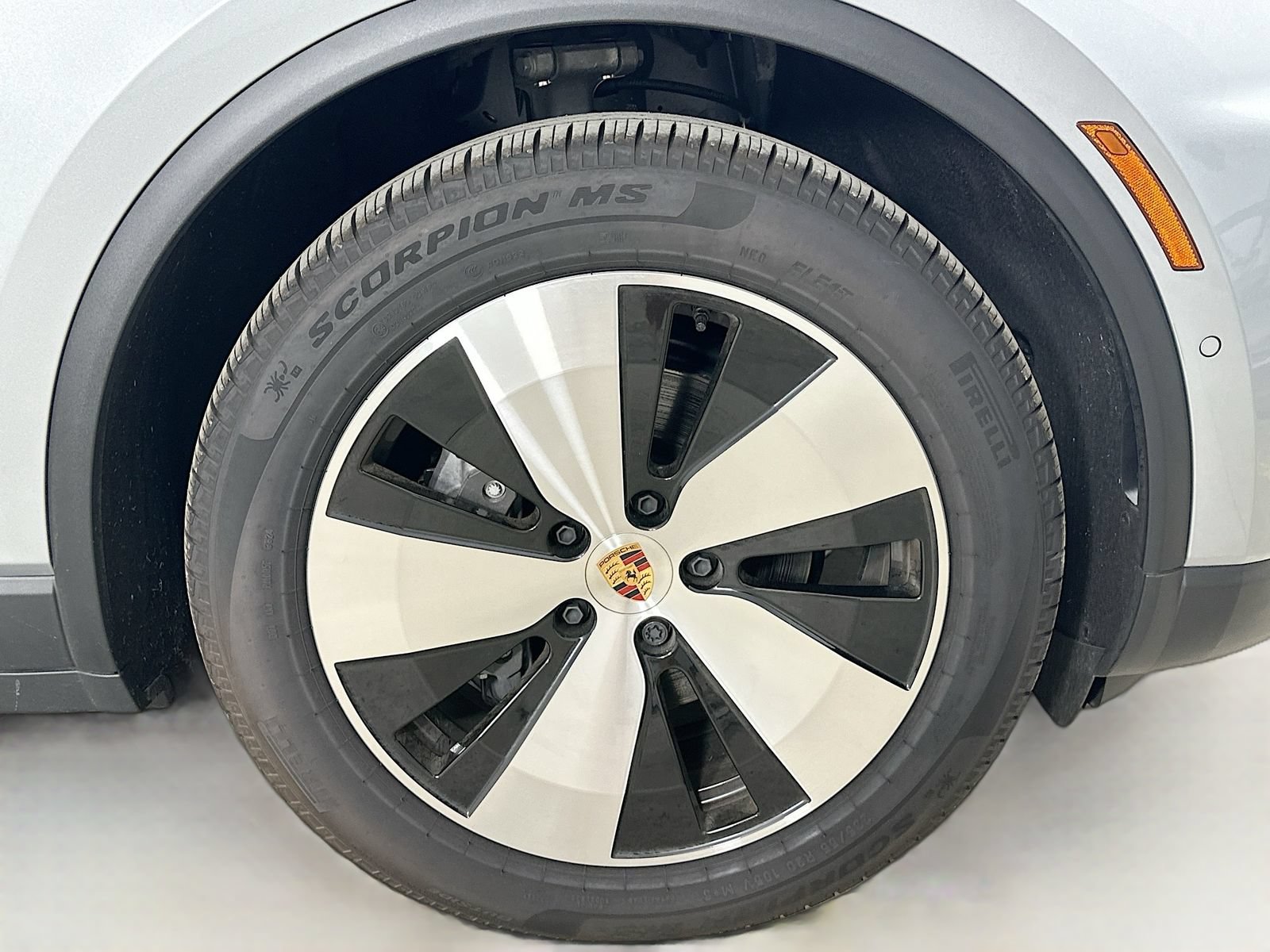 Used 2025 Porsche Macan 4 Electric AWD/4WD image 11