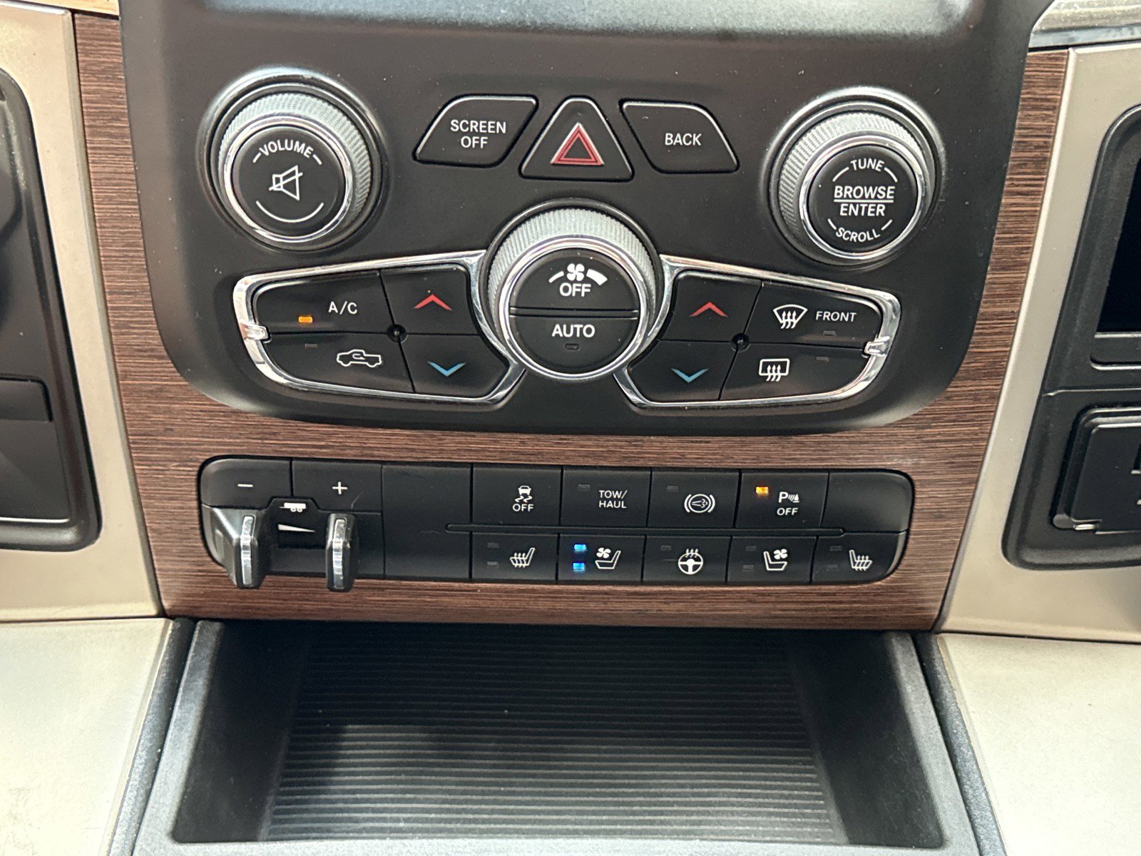 Used 2014 RAM 2500 Laramie AWD/4WD image 28