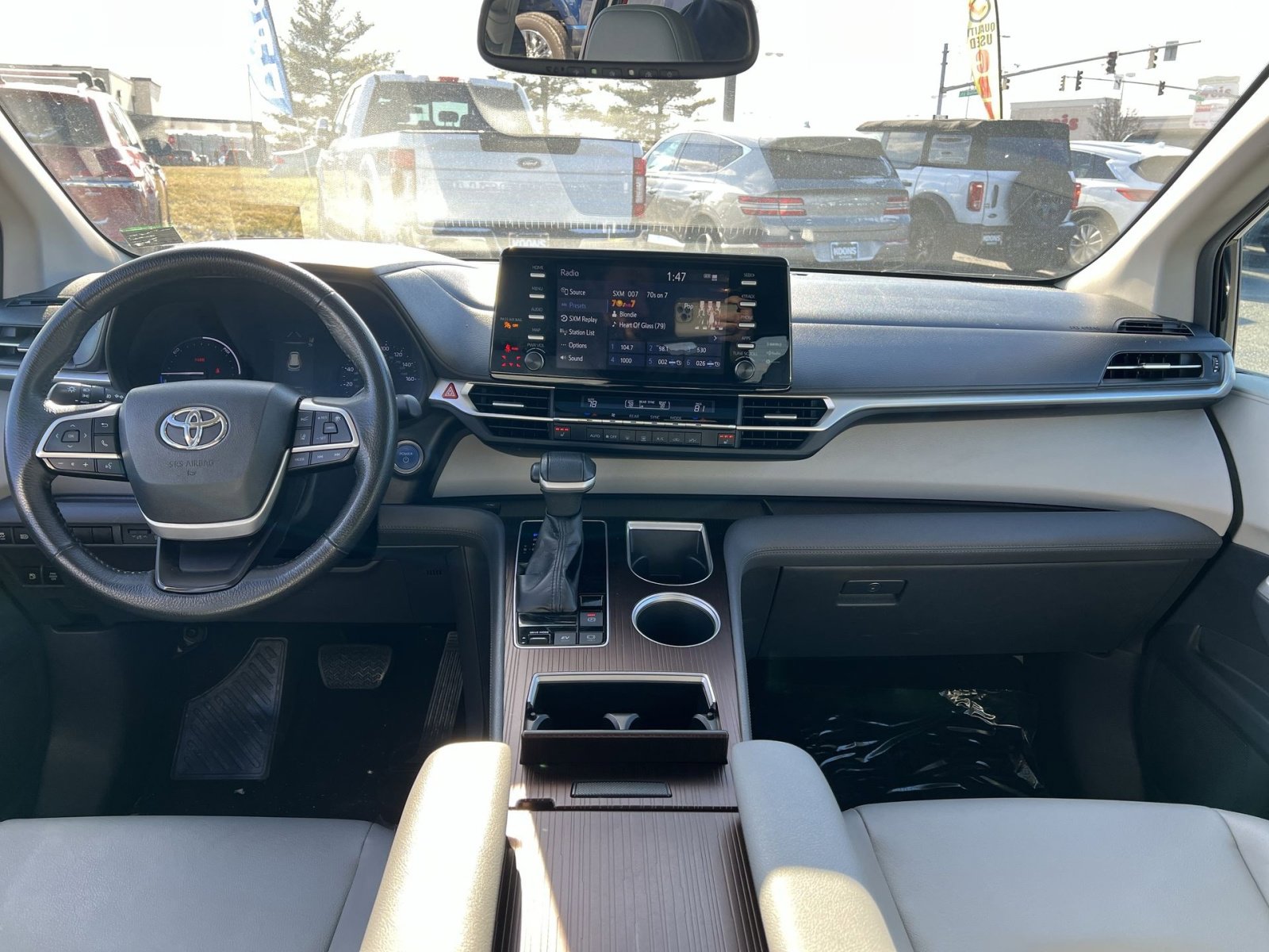 Used 2023 Toyota Sienna XLE image 22