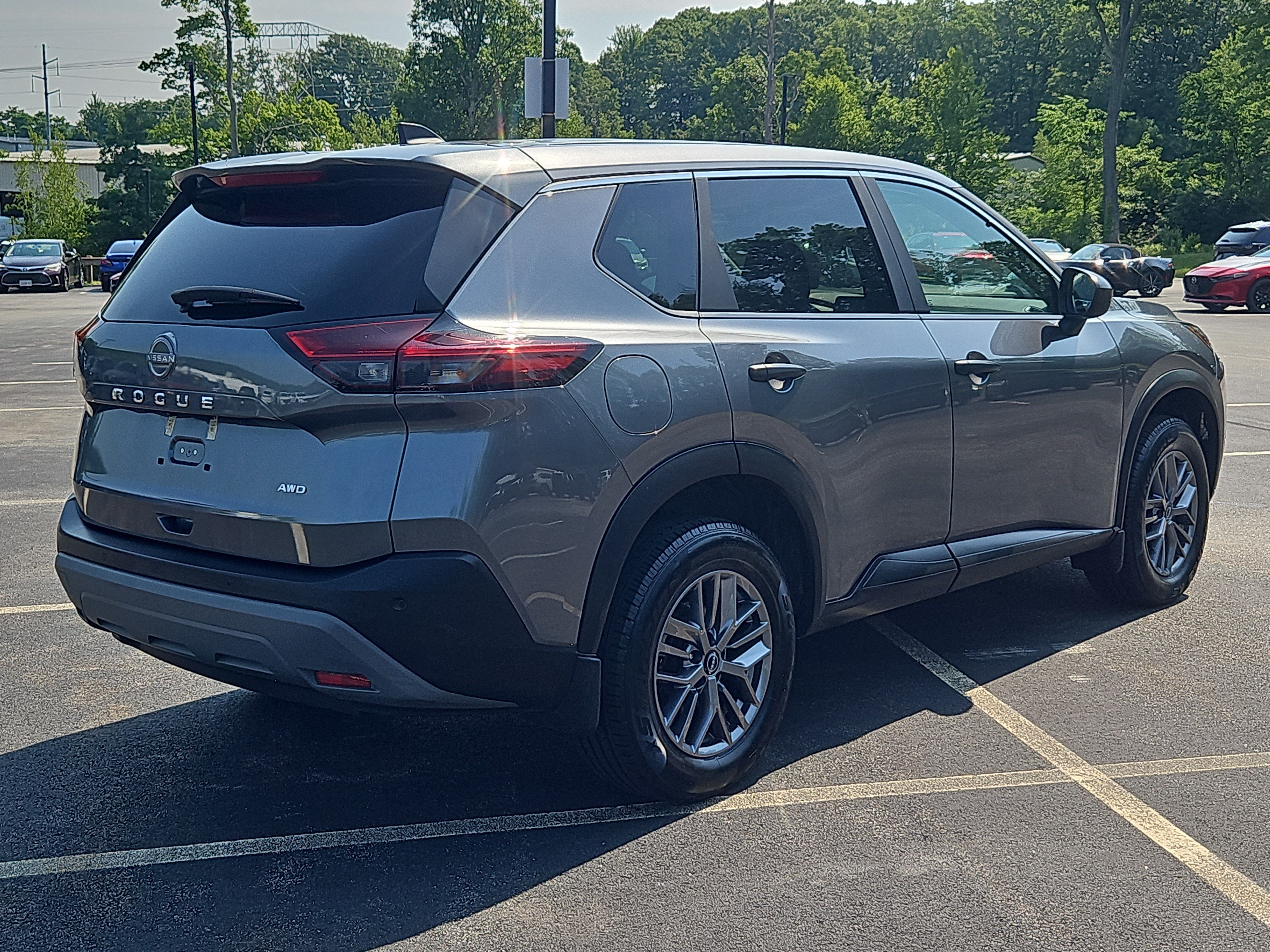 Used 2023 Nissan Rogue S AWD/4WD image 9