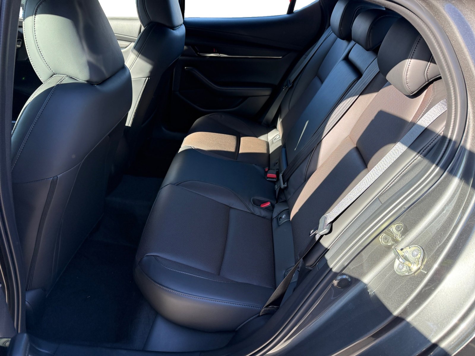 New 2026 MAZDA MAZDA3 Hatchback w/Premium Plus Pkg image 16