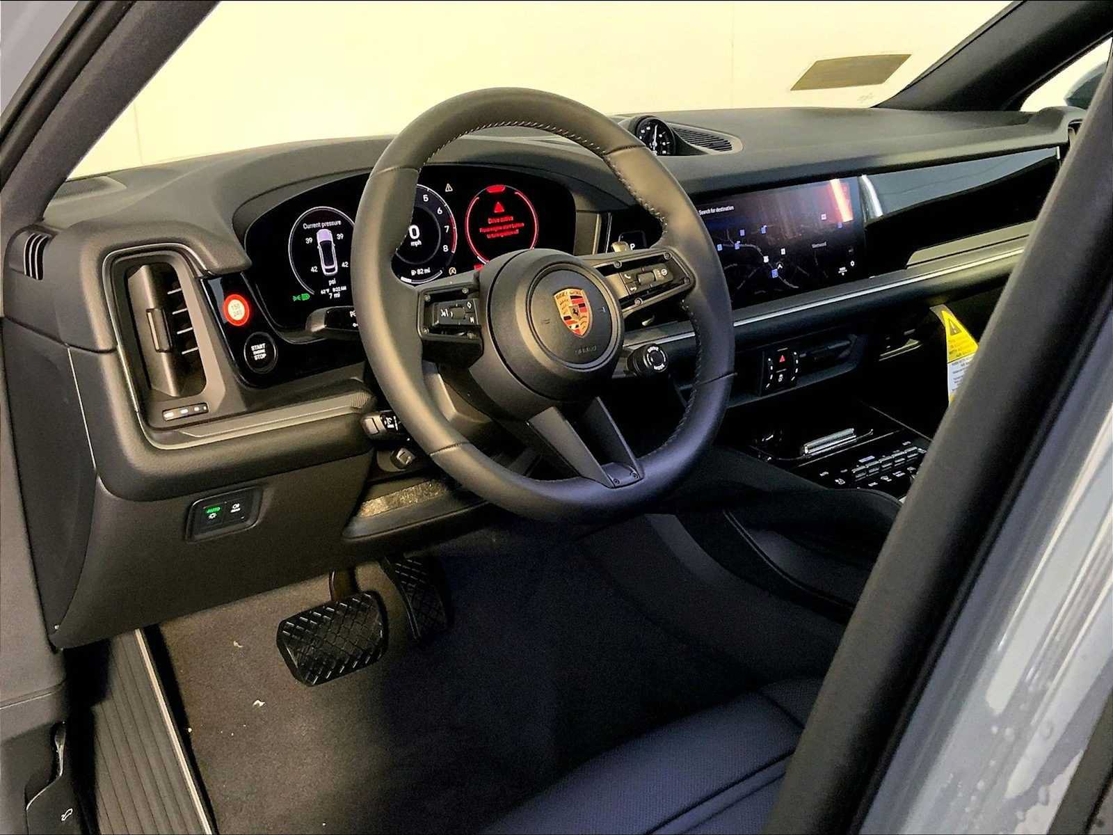 New 2026 Porsche Cayenne Coupe AWD/4WD image 4