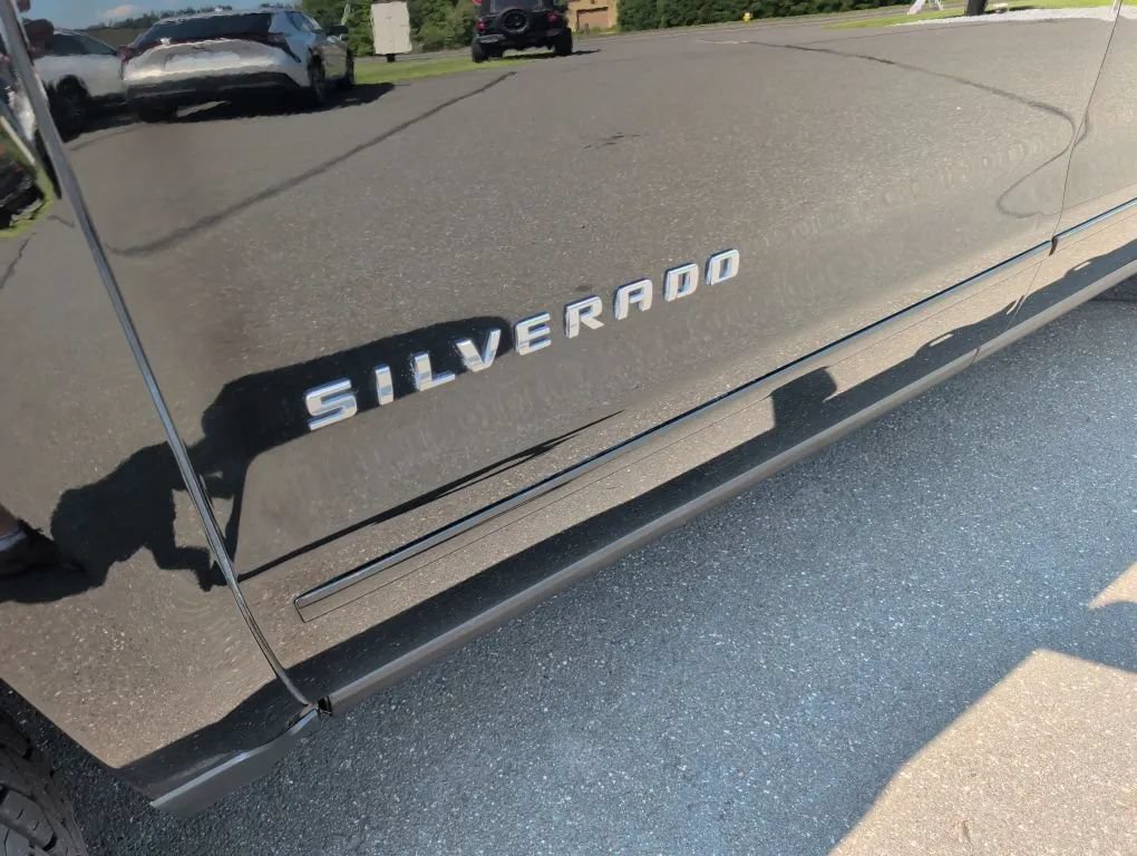 Used 2018 Chevrolet Silverado 1500 LT w/ All Star Edition AWD/4WD image 7